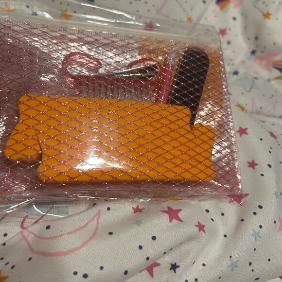 NWT  Nail CareSet - Picture 6 of 11